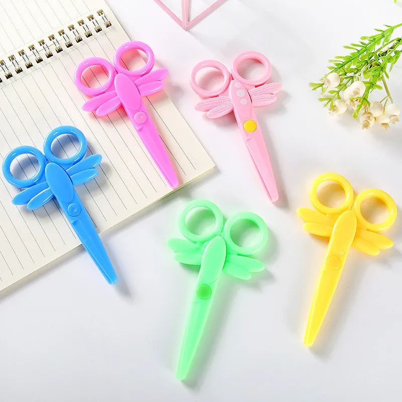 

Creative Butterfly Pattern Baby Safe Plastic Paper-cutting Art Knife Card Photo Pattern Scissors Cartoons Lace Scissors