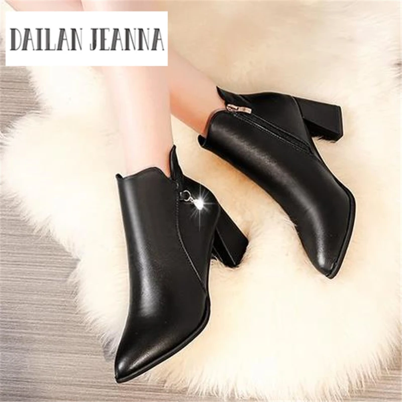 

Dailan Jeanna 2017 new autumn and winter boots pointed high-heeled boots and bare cashmere British single female boots