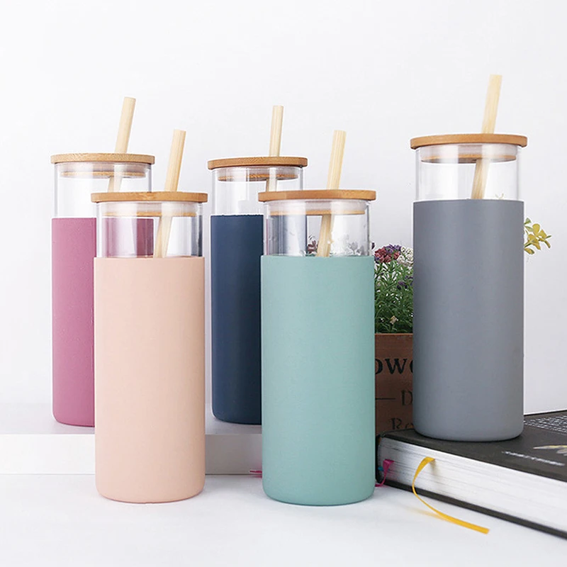 Glas-Wasserflasche 907 Ml – Mit Zeitmarkierung, Silikonhülle, 2 Deckeln (Bambus) & Fruchteinsatz, Inkl. Strohhalm