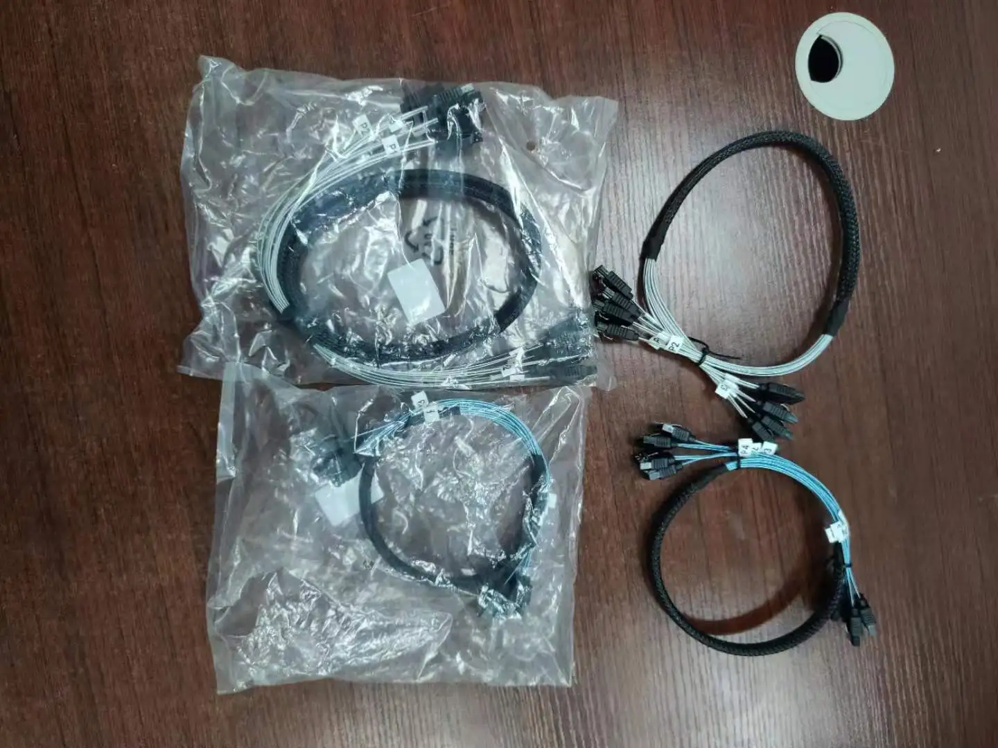 SATA 6Gbps HDD Splitter Cable - 4/6 Pcs/set, 7 Pin to 7 Pin SAS Cable, Ideal for Servers Description Image.This Product Can Be Found With The Tag Names Computer Cables Connecting, Computer Peripherals, PC Hardware Cables Adapters, Pcs set sata to sata cable