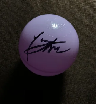 

hand signed WAYV YANGYANG autographed concert ball K-POP 7CM 092019