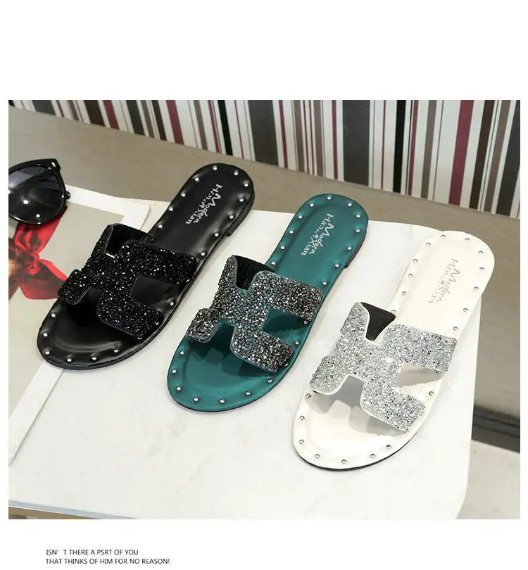 Новые весенние корейские тапочки на плоской подошве с металлическими заклепками женские домашние сандалии двойного назначения