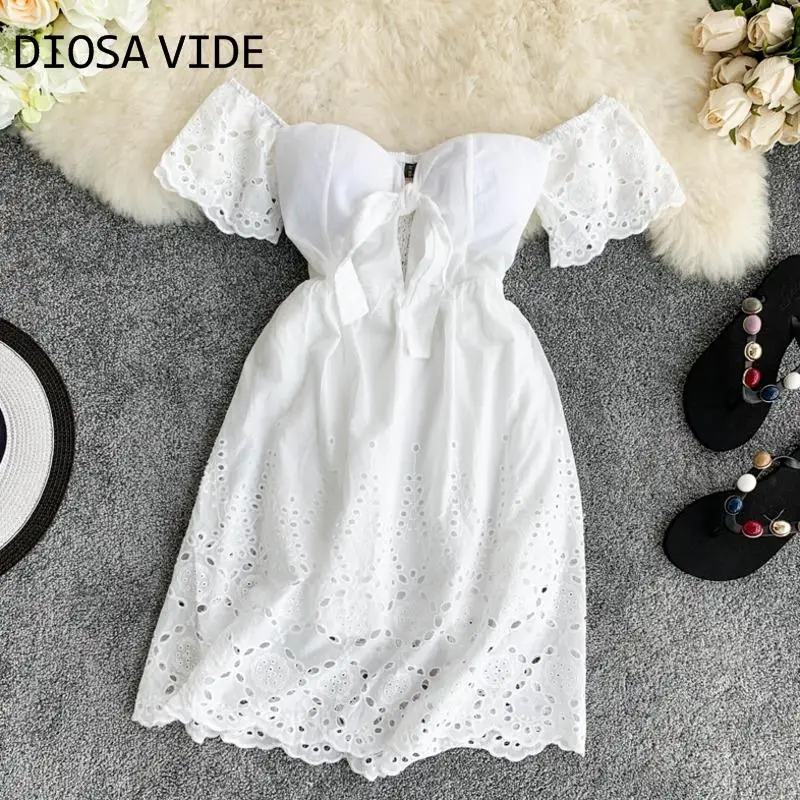 Женское платье с рукавами трубами DIOSA VIDE кружевное V образным вырезом и открытой