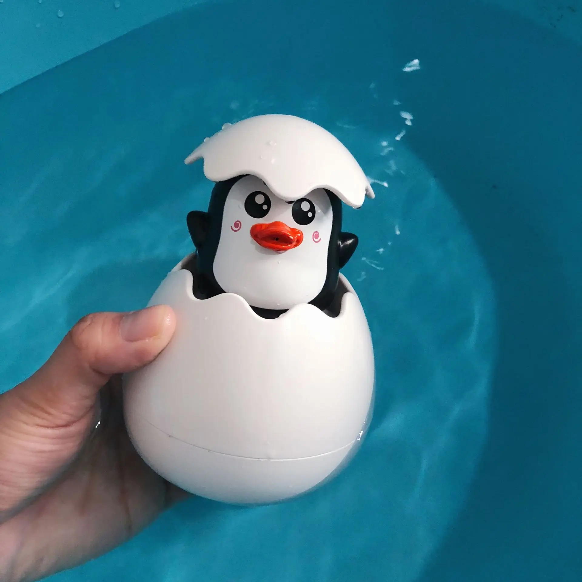 Детские игрушки для ванной детские забавные мягкие резиновый плавающий распылитель воды сжимаемые игрушки Ванна резиновая ванная игра животные для детей - Цвет: penguin