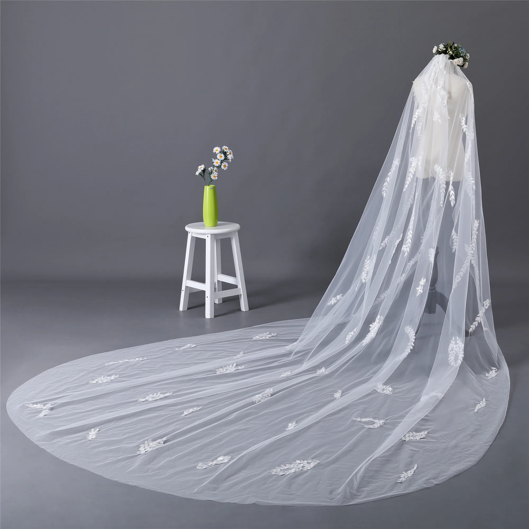 Erosebridal Новое поступление собора 4 ярд невесты вуаль кружева аппликации вуаль длинные женские свадебные белые вуали на заказ размер