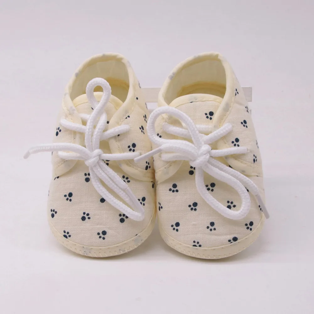 Zapatos de diseño encantador para niña recién nacida, calzado de algodón con huella de Letras a cuadros, antideslizante, para cuna