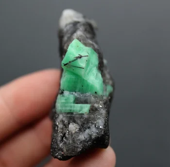 

45g Natural gem-grade green emerald mineral crystal specimens stones and crystals quartz crystals from china