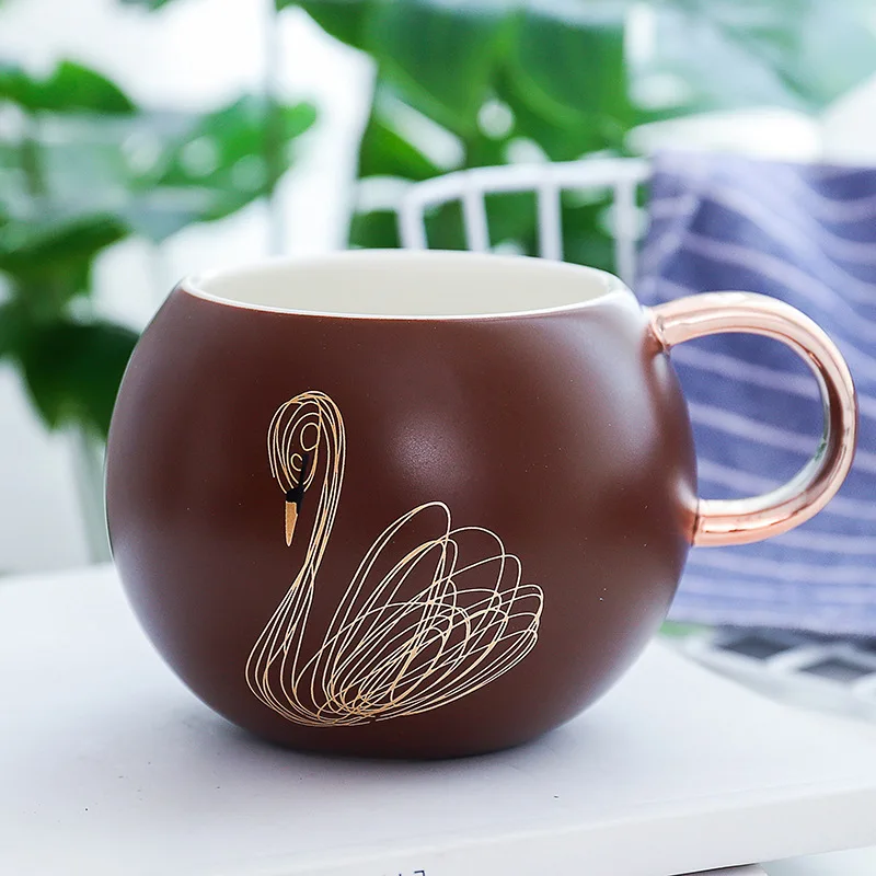 Позолоченная боковая емкость с ручкой-Bellied Swan кружка креативная крутая изящная керамическая чашка Милая Простая Офисная кружка - Цвет: Brown 530