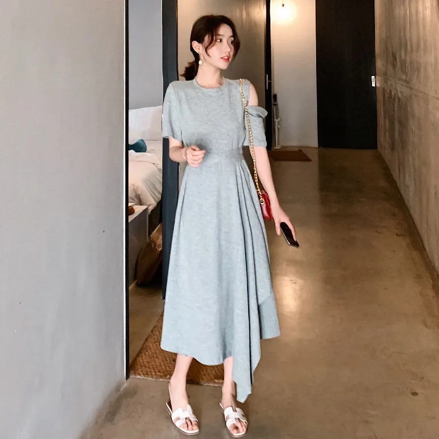 

Photo Shoot CHIC Sense of Design Elegant Ol Floral Gray Mid-length Crew Neck Waist Hugging Lace-up off-Shoulder Irregular Dress