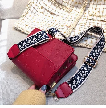 

French small cross over net red girl 2020 new fashion versatile broadband one shoulder small square bag ins trend