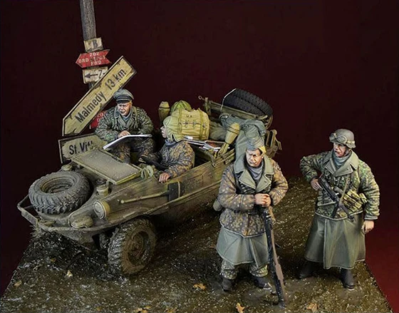 В масштабе 1/35 солдаты с аксессуарами (без автомобиля) переносят Набор фигурок из