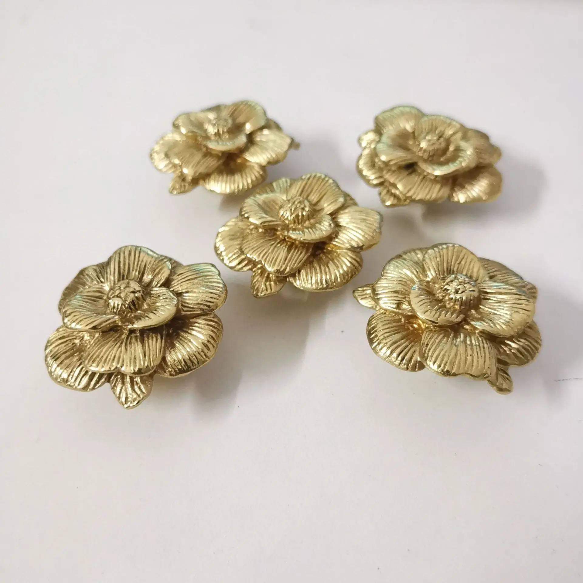 Description Picture 2 of itemRetro Brass Rose Flower Drawer Cabinet Door Handle Wardrobe Tea Caddy Jewelry Box Knob Decor Pulls Furniture Handle Hardware