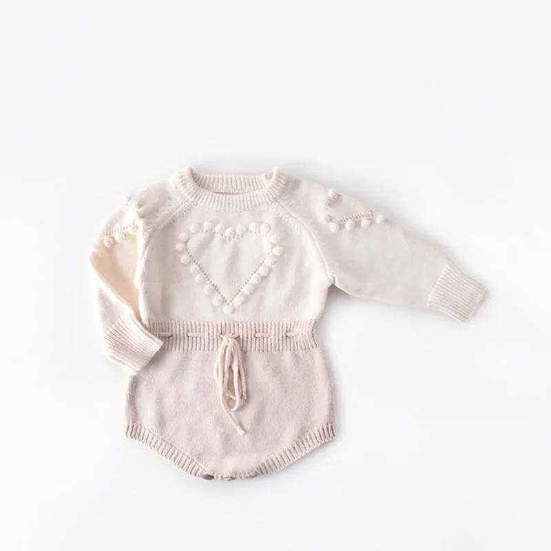 Коллекция года, осенне-зимняя одежда для малышей трикотажные боди свитер с узором из сердечек для новорожденных девочек и мальчиков теплые комбинезоны с эластичной резинкой - Цвет: Бежевый
