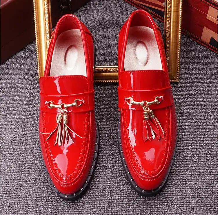 Модные мужские туфли без застежки; модельные туфли с кисточками; цвет красный, золотой; кожаные туфли для отдыха для молодых мужчин; sapato social masculino - Цвет: Красный