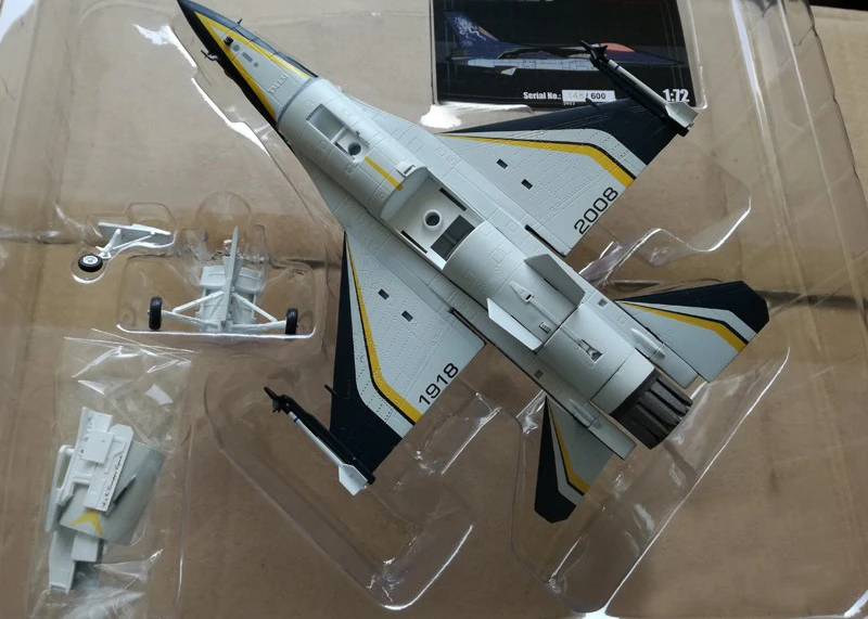 Изысканные 1/72 Итальянские ВВС F 16A истребитель 90 летия цветной живописи сплава