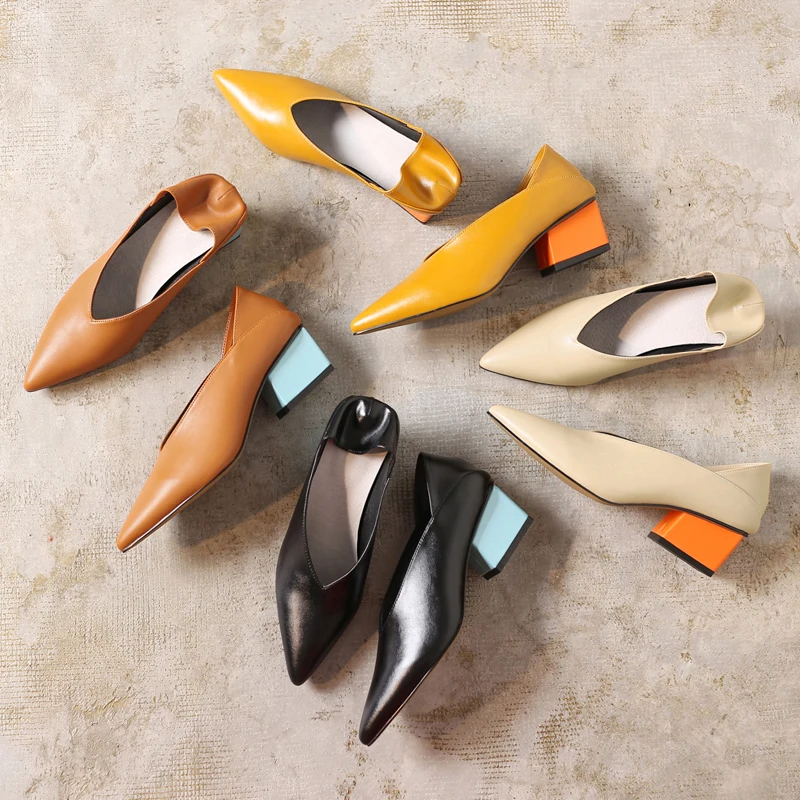 

Retro Single Shoes 2019 New Pointed Toe Deep V Design Square Heel Two Wear Womens Shoes Small Size High Heels Concise Pumps 33