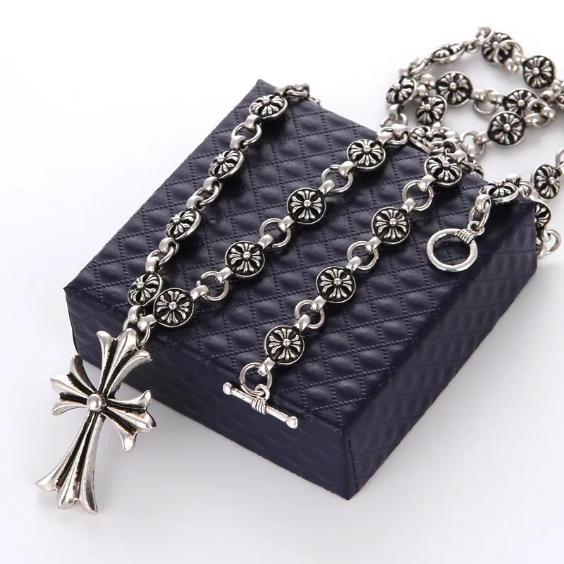 

Walker 2 Music Less Pakho Chau Celebrity Style Cross Necklace Ke Croix Heart Short Fashion Men And Women Long Chain Sweater Chai