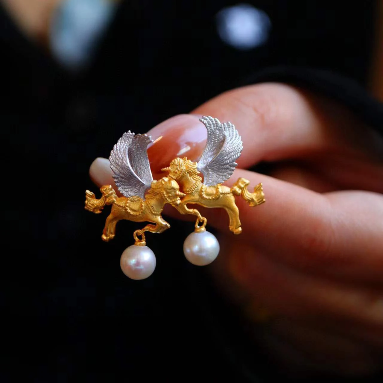 

New Fashion Aurora Pearl Stud Earrings Women's 925 Silver Plated 18K Gold Dragon Horse Design Style Antique jewelry