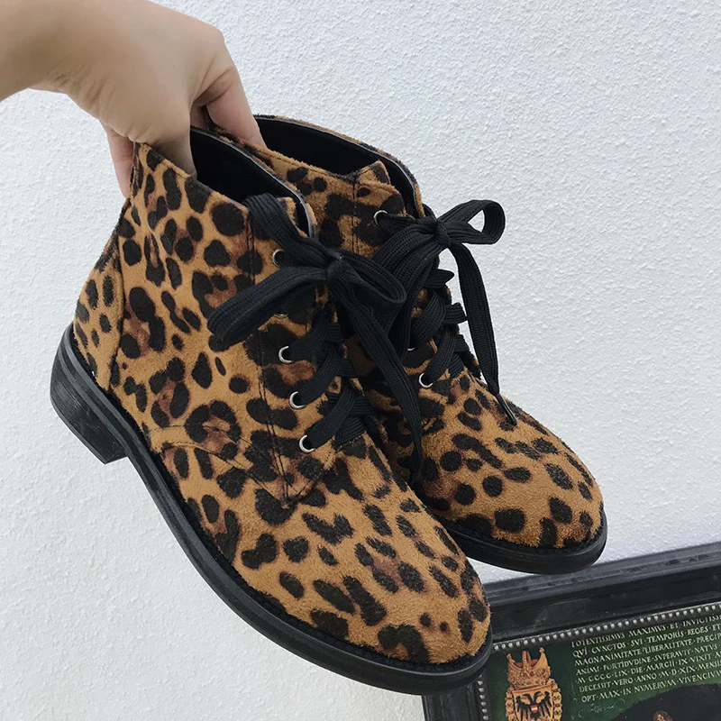 

MONMOIRA Leopard Print Martin Boots Women Lace up Cross-tie Motorcycle Boots Women Round Toe Suede Ankle Boots for Women SWE0557