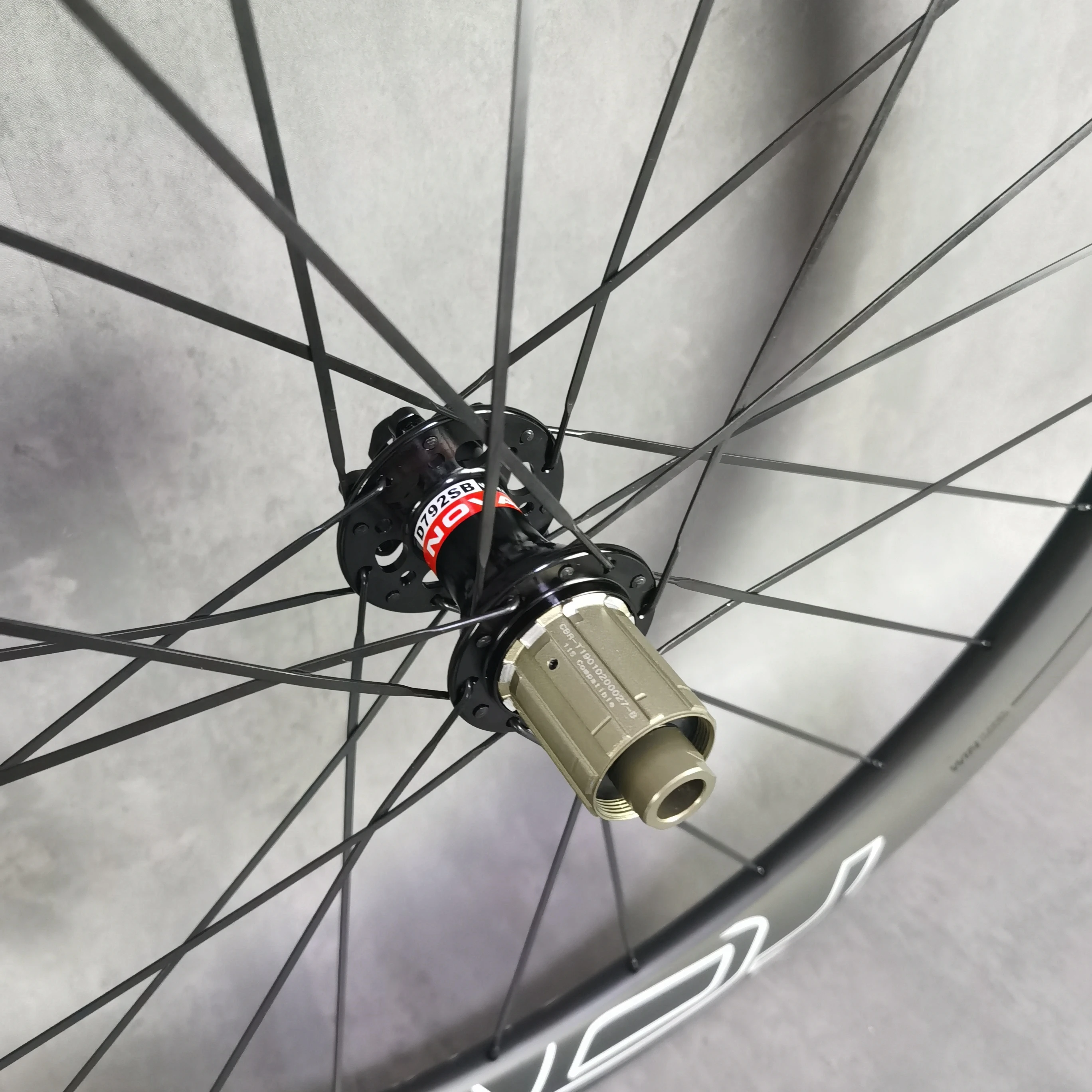 700C Road disc brake carbon wheels 60mm depth Custom logo CLX60 clincher/tubular carbon wheelset with novatec 791/792