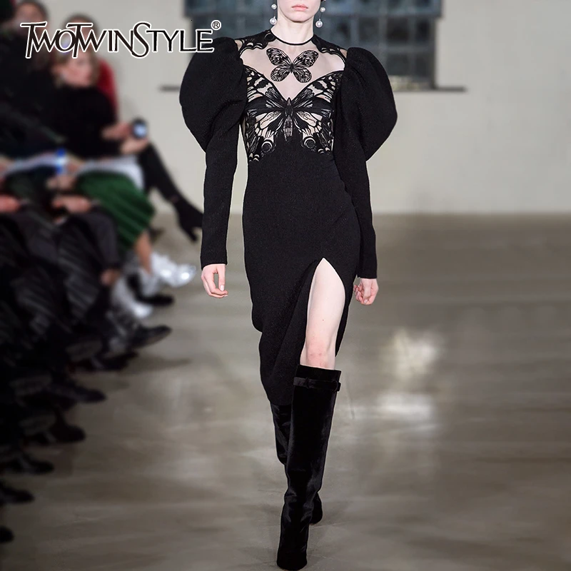 Женское платье с вышивкой TWOTWINSTYLE белое круглым вырезом длинными