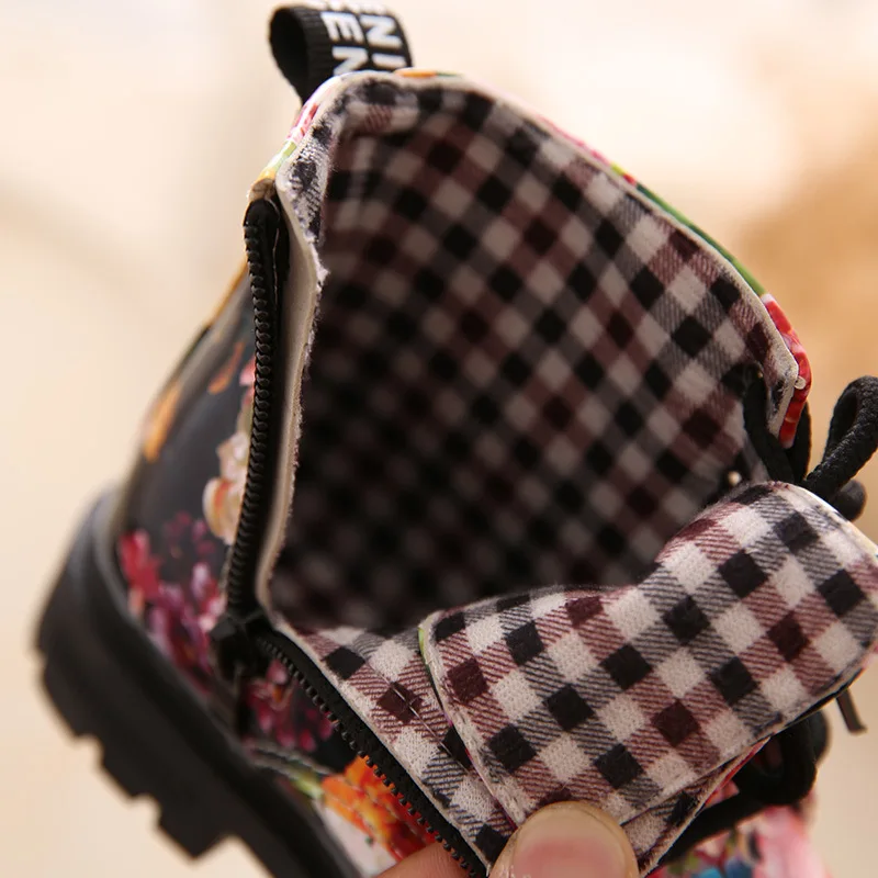Модные детские ботинки martin из искусственной кожи для мальчиков резиновые сапоги Водонепроницаемый печать покер решетки Девушки кроссовки обувь для детей