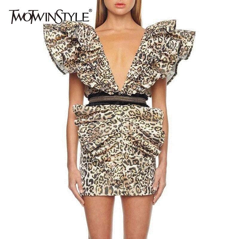 Женское леопардовое платье TWOTWINSTYLE с оборками v образным вырезом без рукавов
