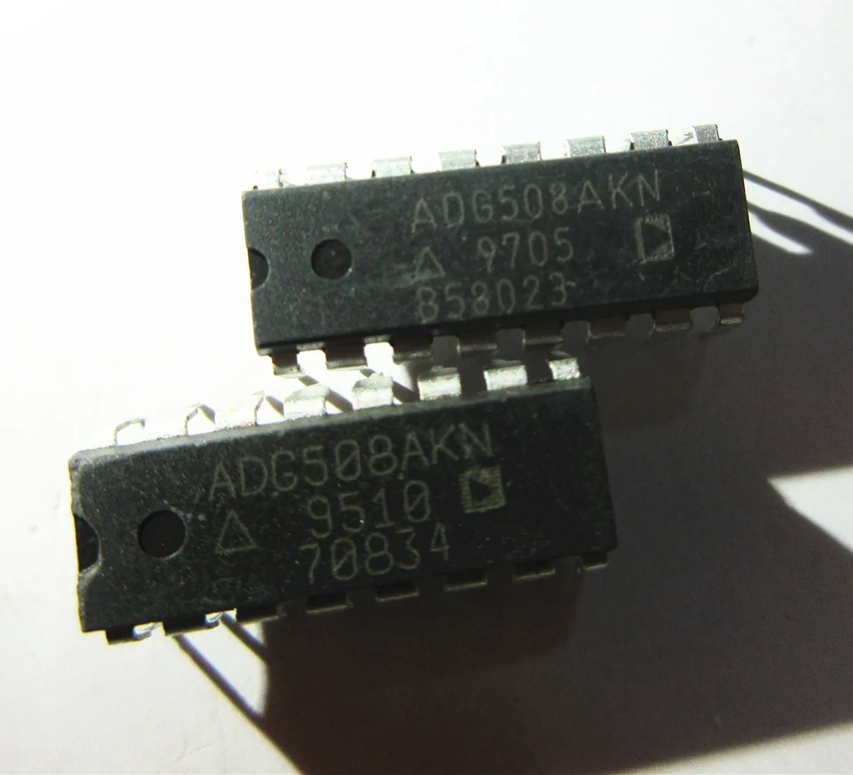 10 шт в упаковке, новая ADG508AKNZ ADG508AKN ADG508 DIP-16