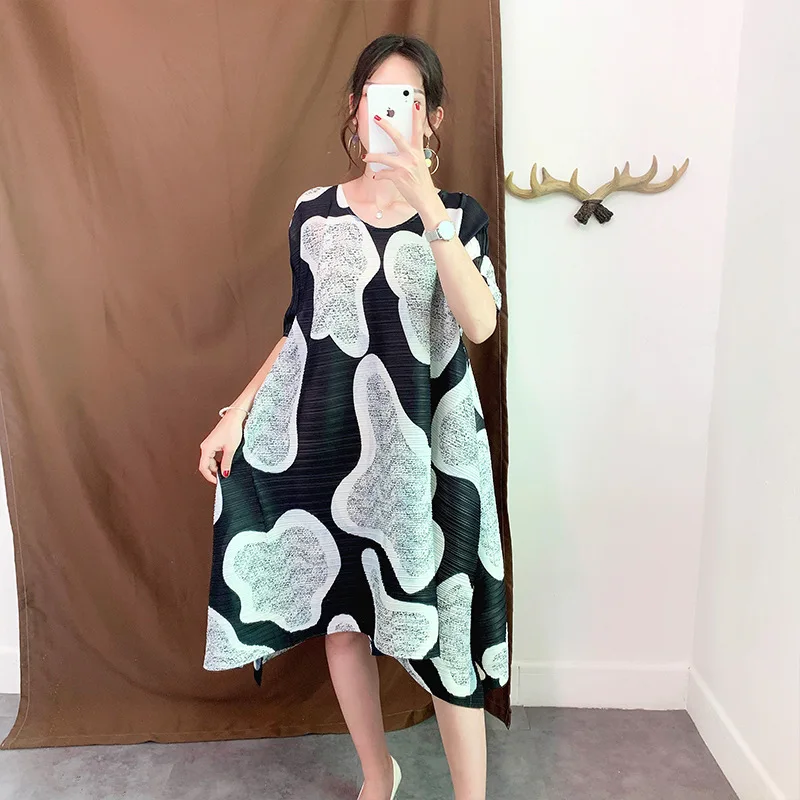 Issey плиссированные платья с принтом новые осенние вечерние платья с коротким рукавом и круглым вырезом длиной до колена размера плюс складные женские платья - Цвет: Black and White
