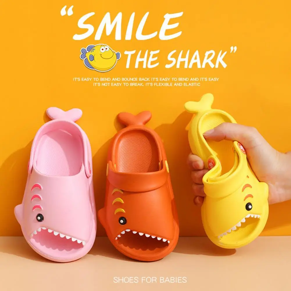 

1 Pair Cute Kids Beach Slippers Cartoon Shark Design Non-Slip EVA Quick Dry Children Slippers for Home Size 13/14/15/16/17/18