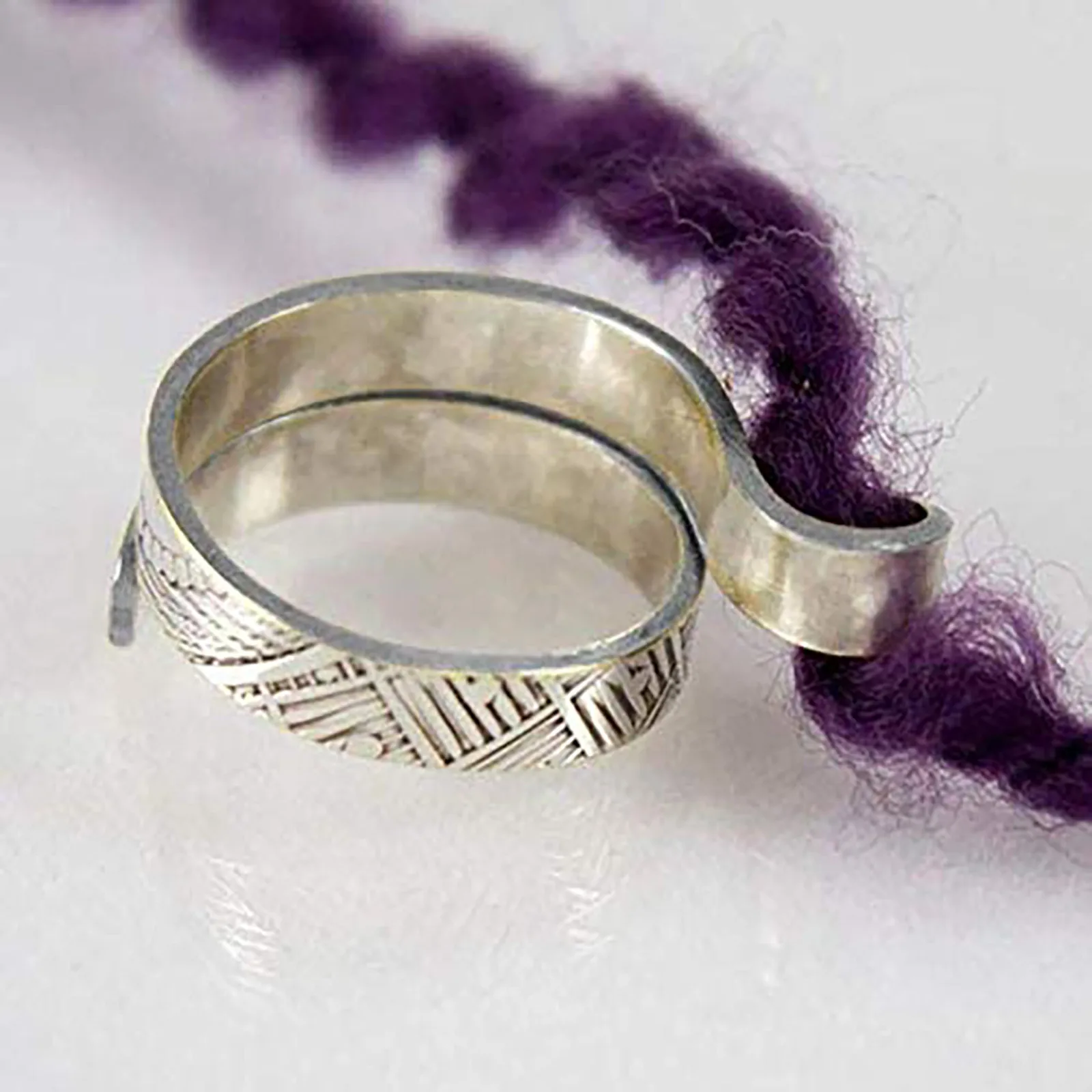 

2pc Gold Adjustable Knitting Loop Crochet Loop Knitting Ring For Women Ring Knitting Tool Finger Wear Thimble Sewing Accessories