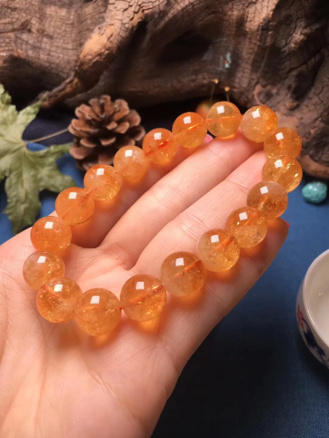 

Natural Brazil Yellow Crystal Bracelets Color Yellow Crystal with Cracks Simple Versatile Elegant And Generous Fashion