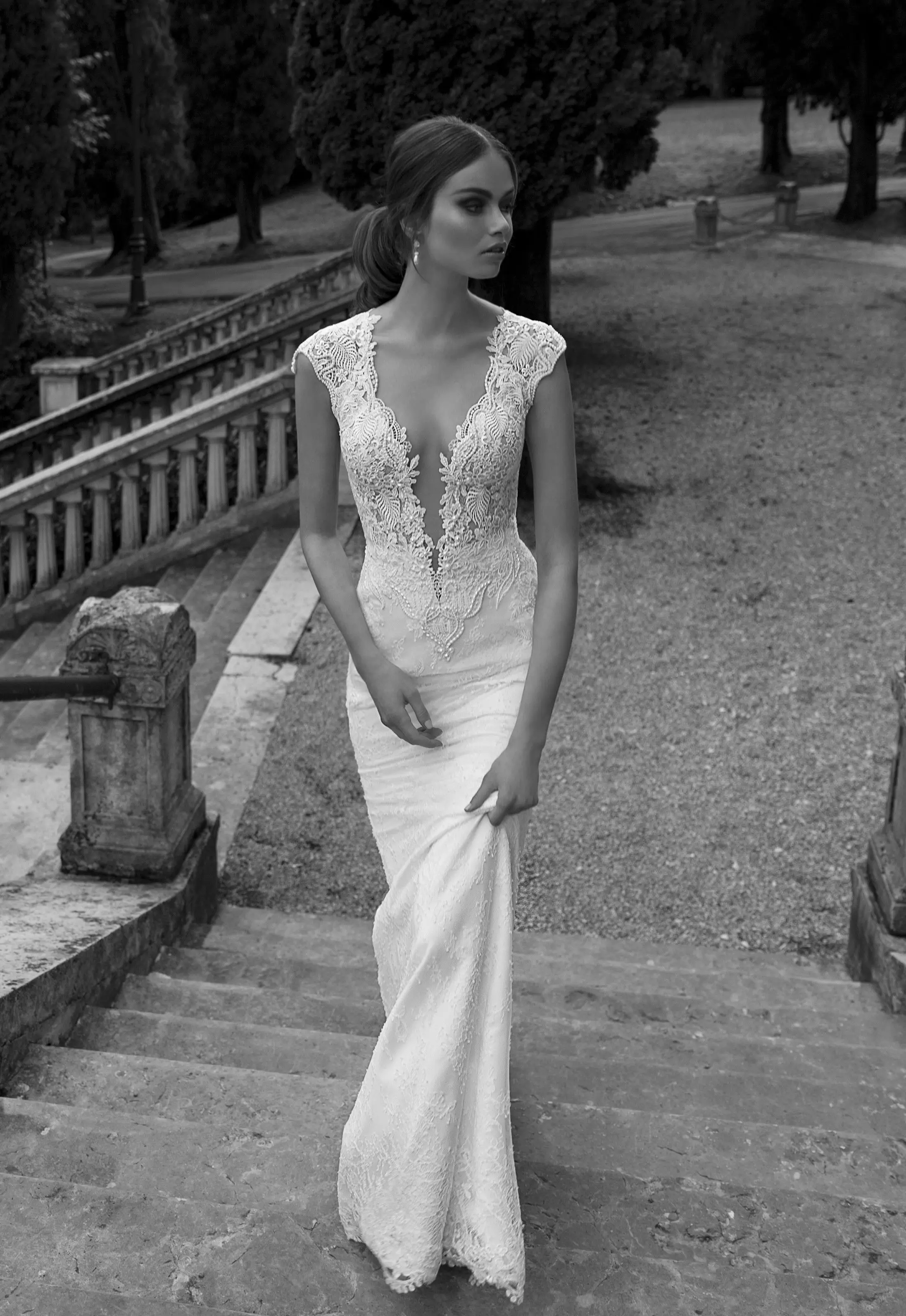 

Free Shipping Elegant Beautiful White Ivory Sexy Sheath Column V-neck Applique Satin Wedding Dresses Bridal Gowns