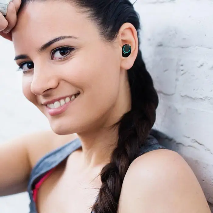 Bluetooth беспроводная гарнитура водонепроницаемые спортивные мини наушники 50 мАч с IPX5 зарядкой 2600 мАч V5.0 чехол да