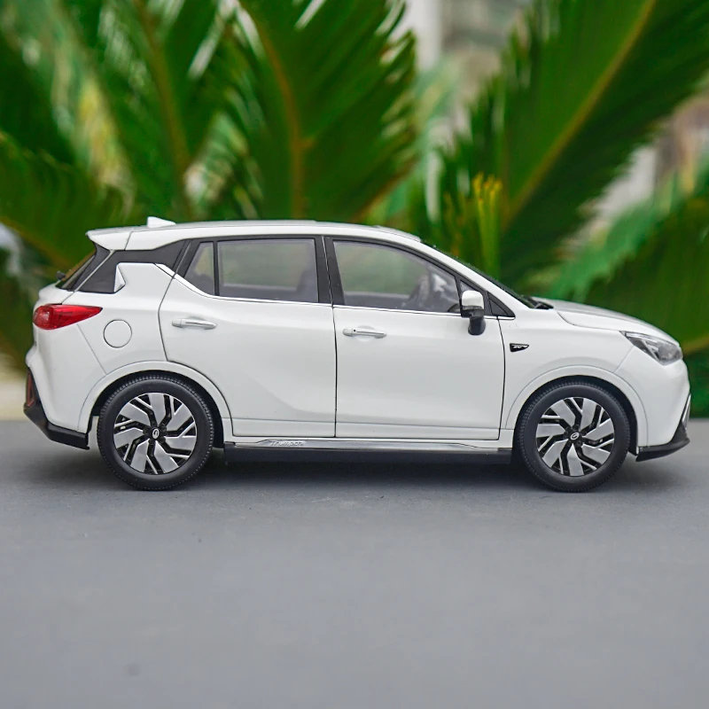 1:18 GACNE Trumpchi GE3 литые весы модели+ маленький подарок
