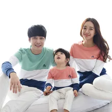 Корейский семейный полосатый свитер одинаковый Рождественский комплект одежды с длинными рукавами для мамы, папы и ребенка детская одежда для маленьких девочек