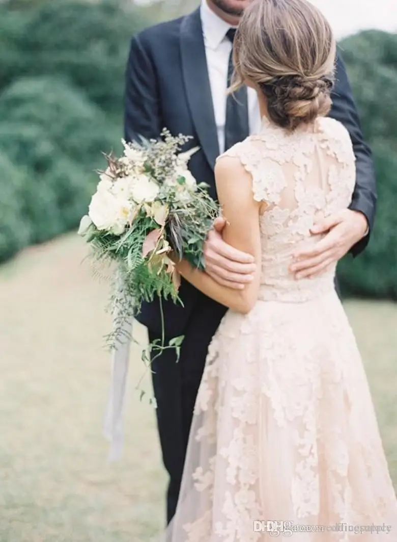 2020 Blush Lace Wedding Dresses V Neck Cap Sleeves Reem Acra Puffy Bridal Gowns Vintage Country Garden A-line Floor Length Wedding Gowns