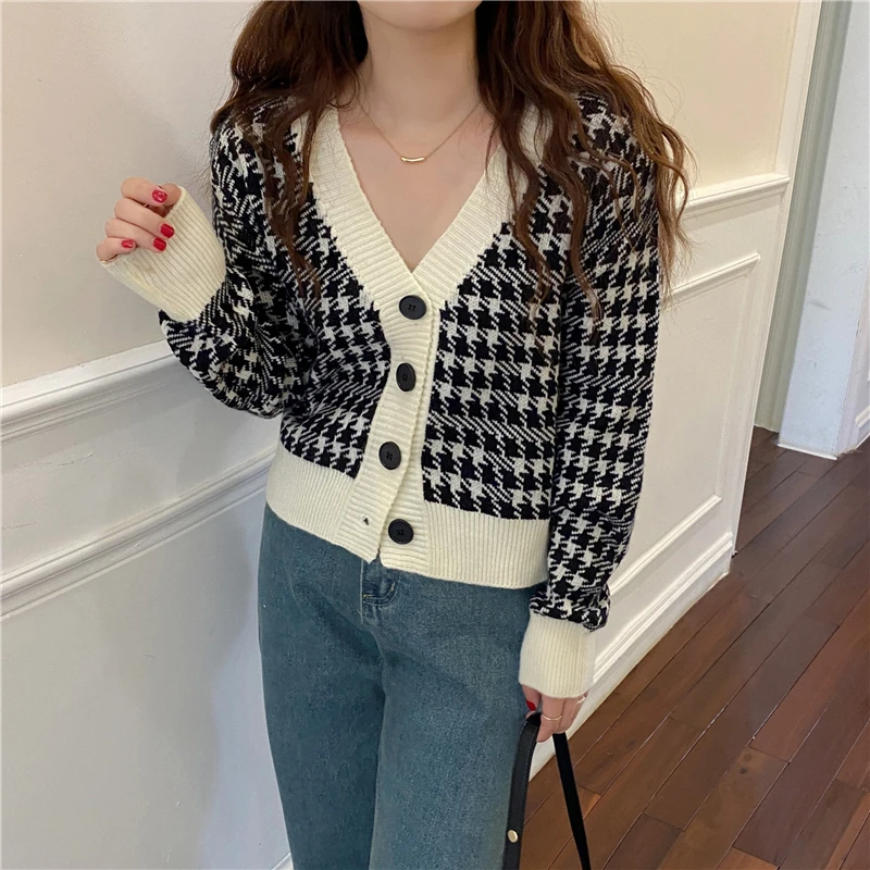 

Women's Casual Knitted Cardigan Plaid Pattern V-Neck Long Sleeves Single Breasted Elastic Hem Knitting Cardigans Autumn 2021