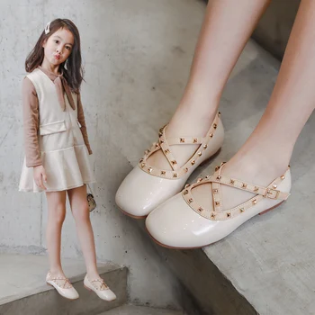 

2020 Fashion rivet girls single shoes spring children's shoes soft bottom leather shoes patent leather shiny princess shoes