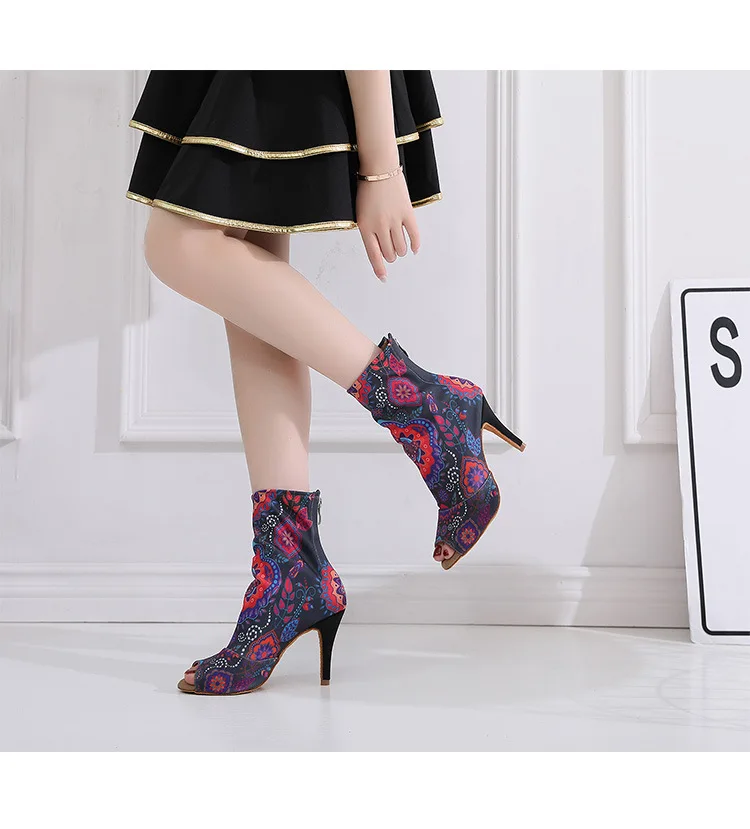 Черные эластичные ботиночки с цветами; обувь для латинских танцев; танцевальные сапоги; модная обувь для танцев