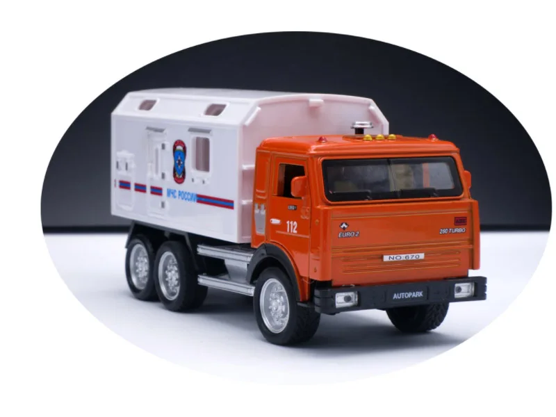 1/32 русский КАМАЗа Военная миниатюрная Игрушечная модель грузовика автомобиля литой под давлением звуковой светильник вытяжные игрушки для детей