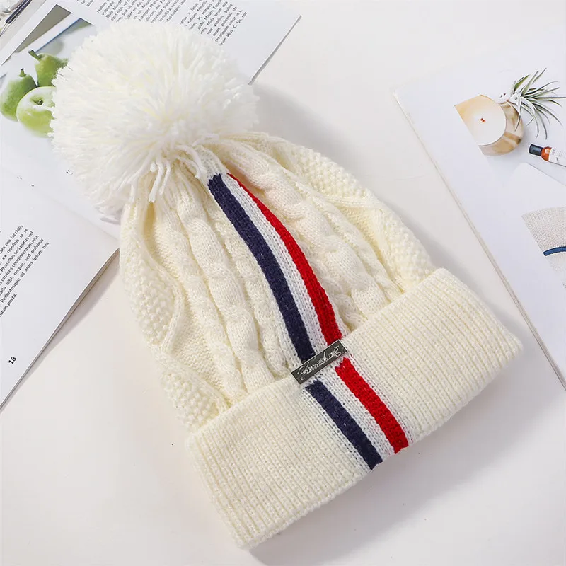 USPOP, модные зимние женские утолщенные теплые шапки Skullies, Лоскутные Полосатые Вязаные шапки, женские шапки с помпоном - Цвет: Белый