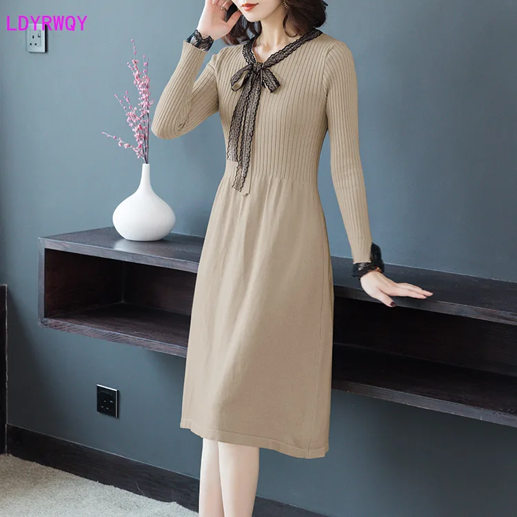 

2019 autumn and winter new Korean women's fashion bow tie net red stitching lace cuffs bottoming wild knit A word dress