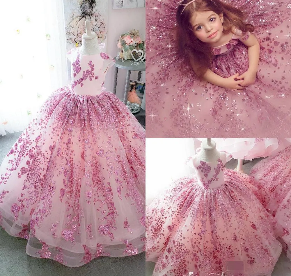 Bling Bling Meisjes Pageant Jurken Lace Pailletten Cap Sleeve Baljurk Bloem Meisje Jurk Voor Bruiloft Kinderen Formele Slijtage Bling Bling Meisjes Pageant Jurken Lace Pailletten Cap Sleeve Baljurk Bloem Meisje Jurk Voor Bruiloft Kinderen Formele Slijtage