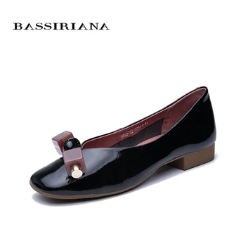 

Bassiriana2020 spring and summer new women's flat shoes genuiene patent leather black white comfortable women's shoes