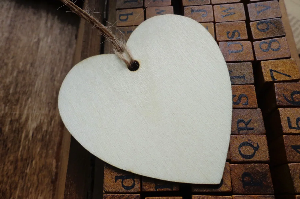 25 шт. незавершенный деревянный брелок Висячие бирки этикетки подарок в форме сердца бирка вечерние DIY свадебные ремесла деревянные Тэги