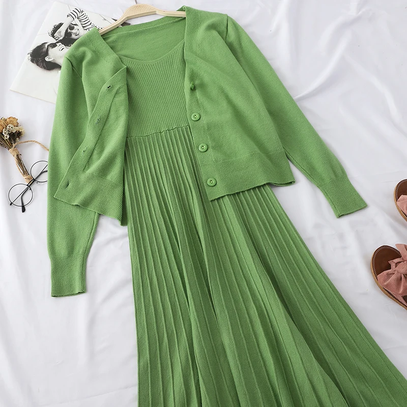 

TYHRU Female Autumn Single-breasted V-neck Solid Color Temperament Wild Sweater Top + Fashion Pleated Strap Dress Two-piece Suit