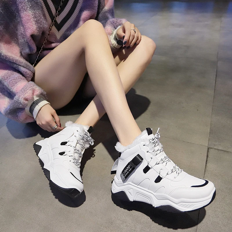 Женские кроссовки; модные зимние короткие плюшевые теплые дышащие однотонные женские кроссовки для отдыха с круглым носком на платформе с перекрестной шнуровкой