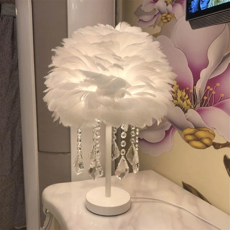 Feimefeiyou Modern Feather Crystal Table Lamp