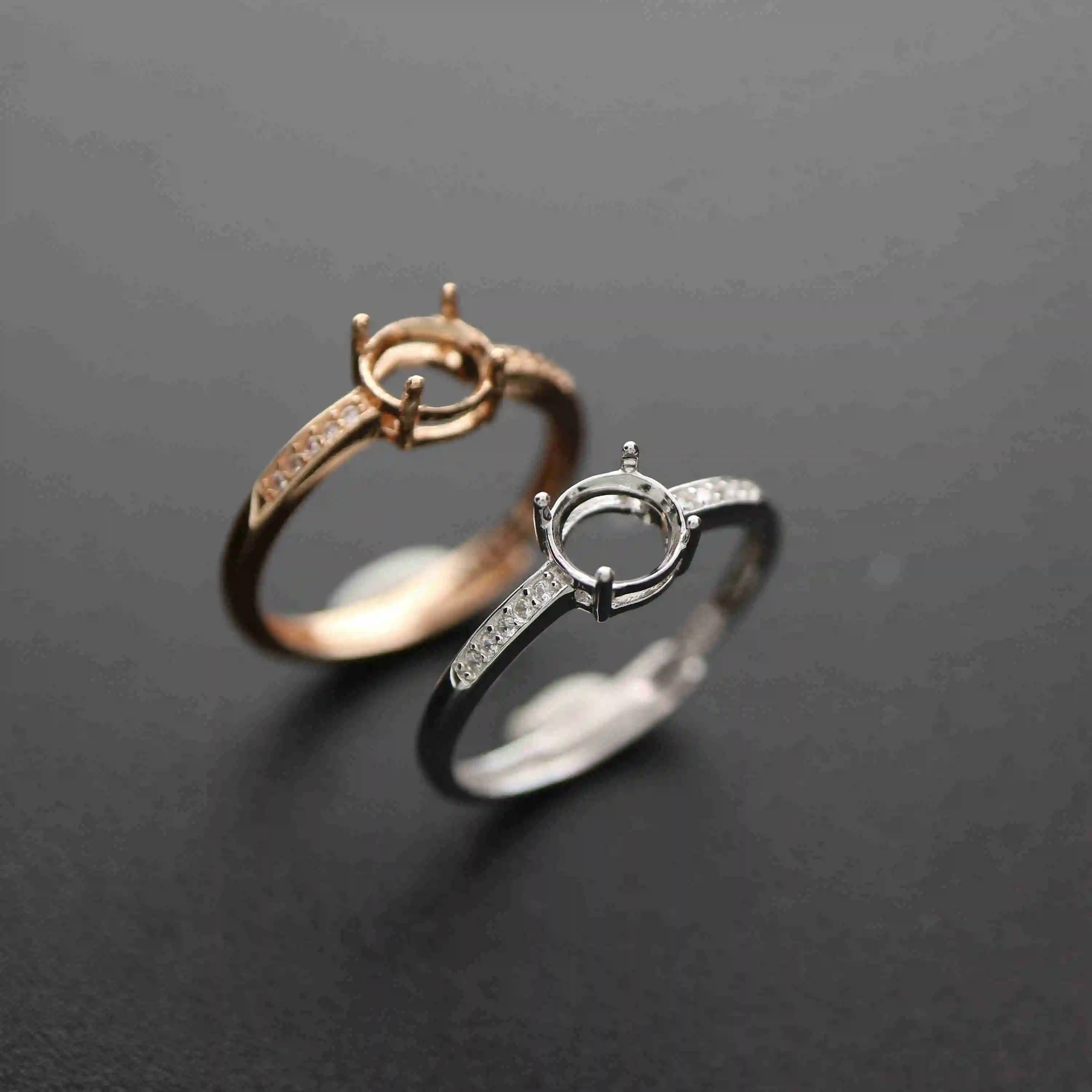 Простые круглые кольца 4-10 мм из розового золота и серебра с кубическим камнем